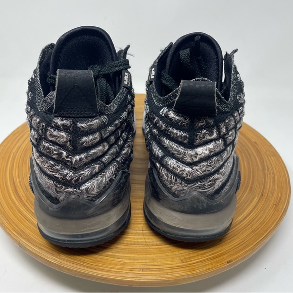 Nike LeBron XVII 17 (GS) 'In The Arena' Black Oreo Kid's Size 8 Women's - Picture 6 of 8